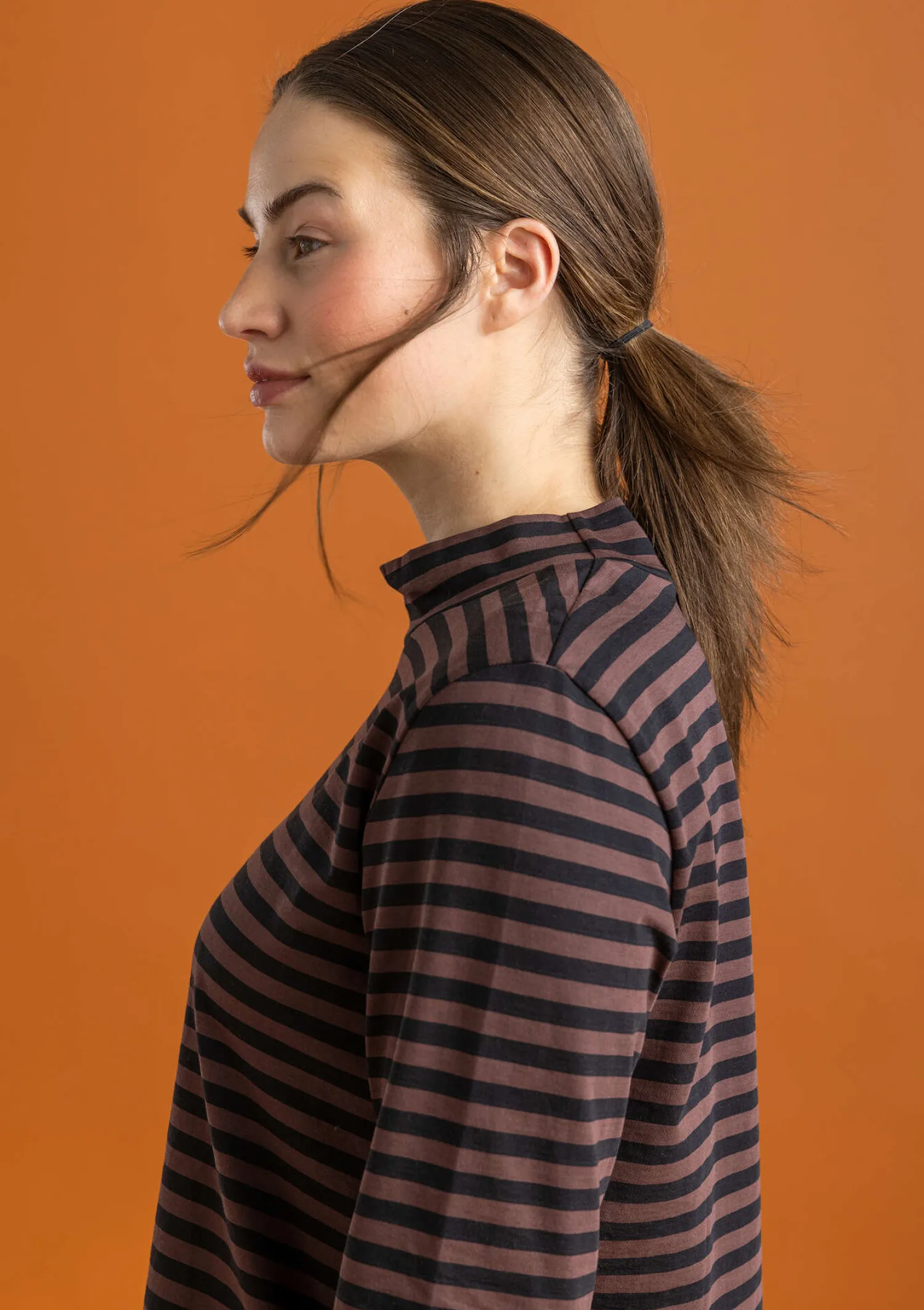 Outlet Gudrun Sjödén Gestreiftes Stehkragenshirt aus Bio-Baumwolle schwarz-feder