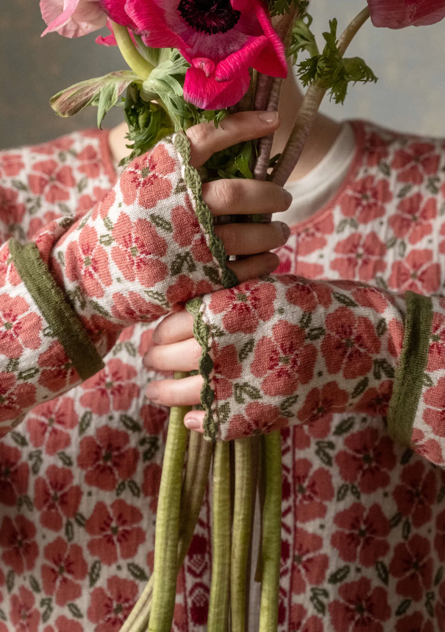 Best Gudrun Sjödén Handstulpen „Anemone“ aus Bio-Wolle moosbeere