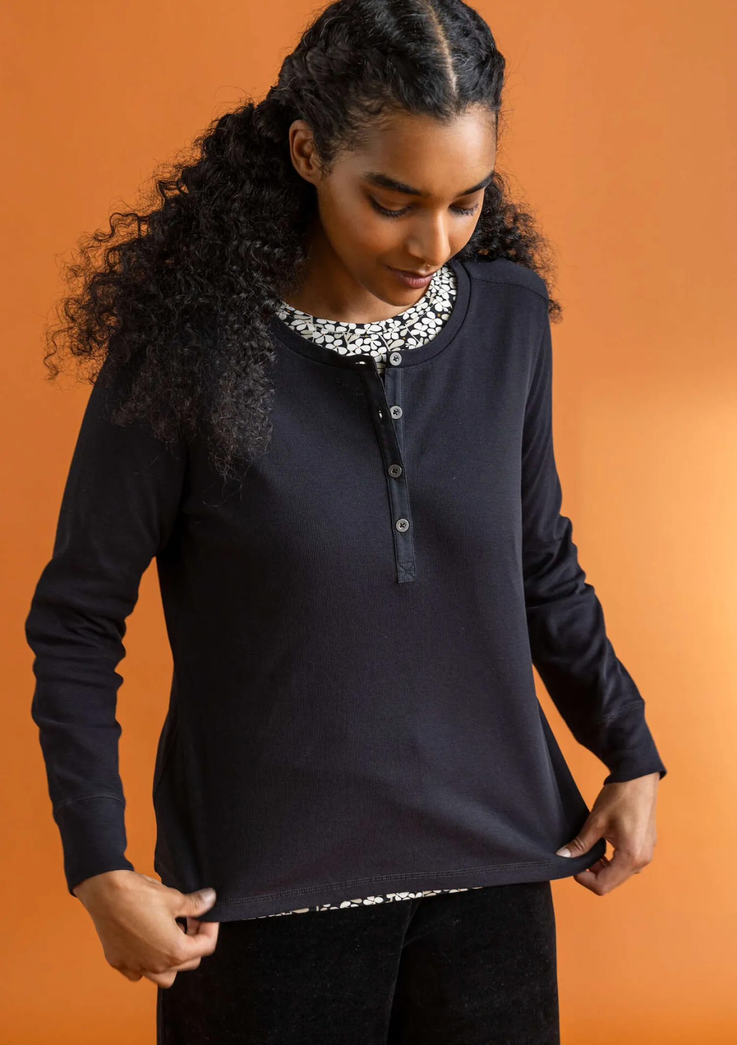 Store Gudrun Sjödén Knopfleistenshirt aus Bio-Baumwollripp schwarz
