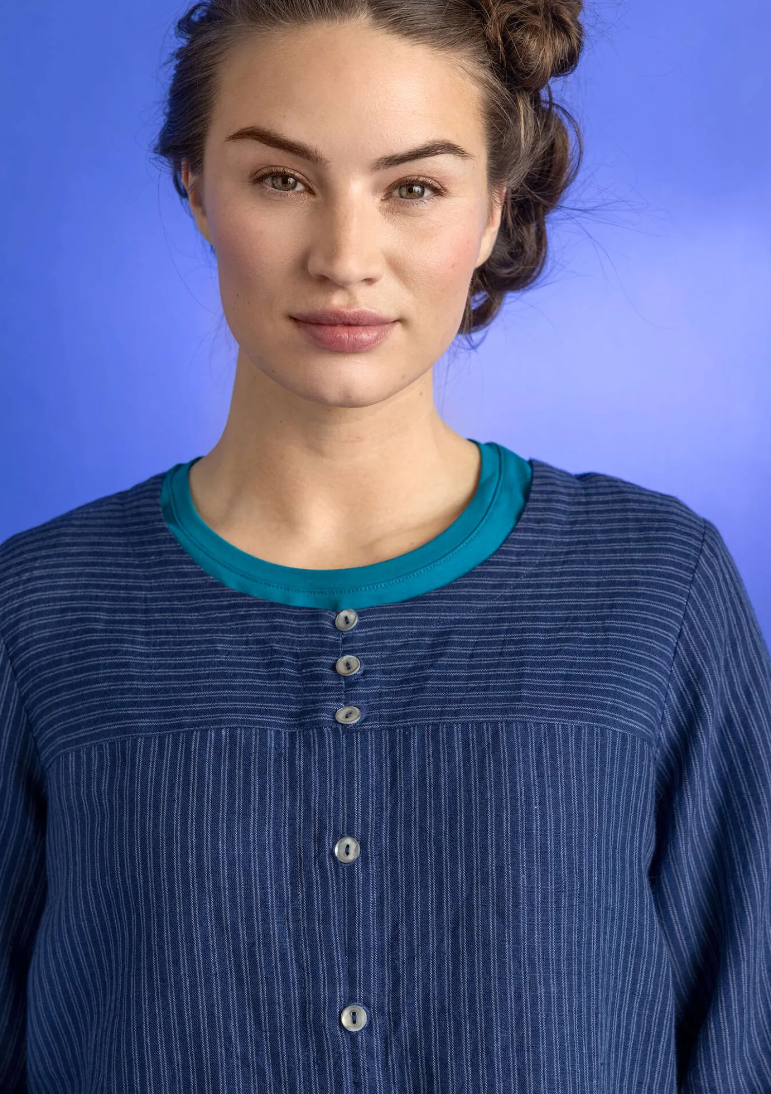 Store Gudrun Sjödén Künstlerbluse „Asta“ aus Leinengewebe schwarz-gestreift