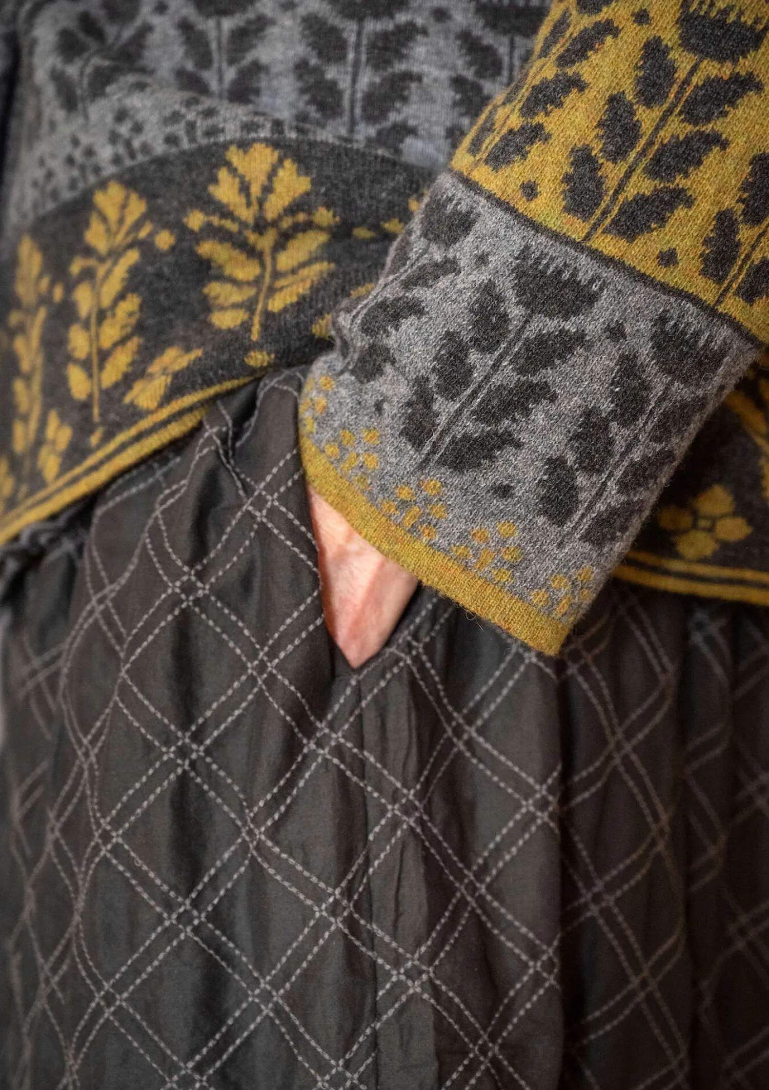 Hot Gudrun Sjödén Strickjacke „Edda“ aus Recycling-Wollgemisch dunkelpetrol-melange
