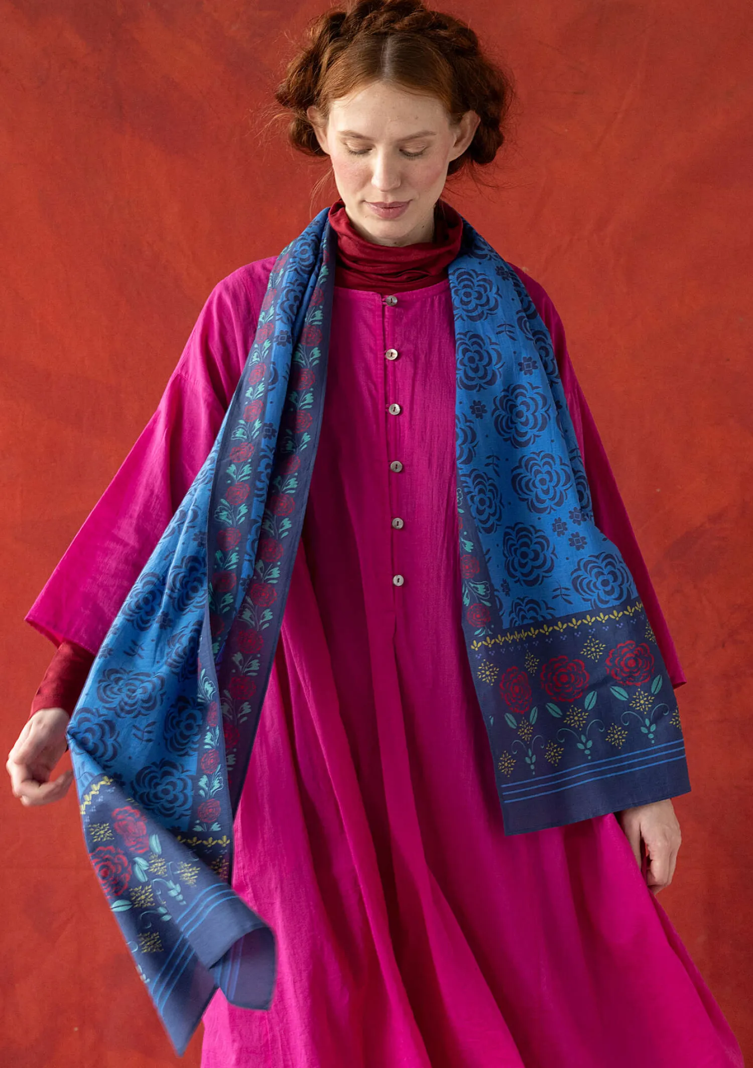 Sale Gudrun Sjödén Webschal „Kamelia“ aus Bio-Baumwolle/Seide indigoblau
