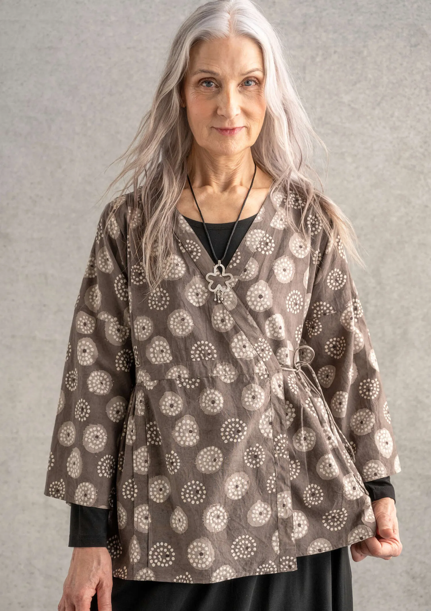 New Gudrun Sjödén Wickelbluse „Clay“ aus Bio-Baumwolle indigogrün